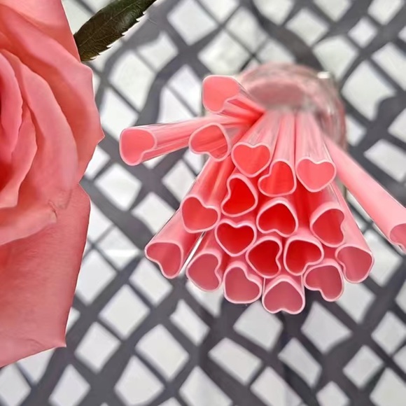 10pcs Heart-Shaped Pink Straws - Picture 2 of 5